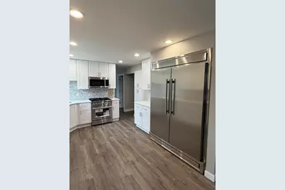 439 W Mall Rd, Glendale, WI 53217 - Photo 6