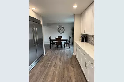 439 W Mall Rd, Glendale, WI 53217 - Photo 8