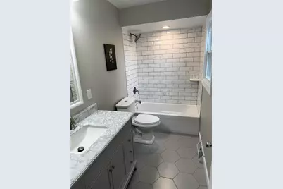 439 W Mall Rd, Glendale, WI 53217 - Photo 24