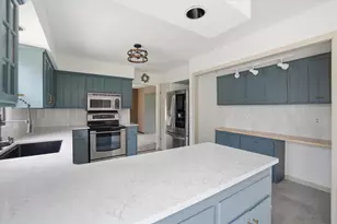 4615 S Camrose Ave, New Berlin, WI 53151 - Photo 10