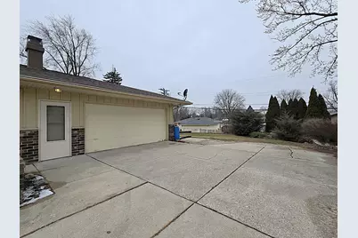 W147N8355  Manchester Dr, Menomonee Falls, WI 53051 - Photo 40