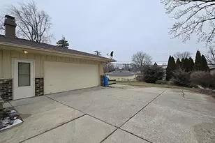 W147N8355 Manchester Dr, Menomonee Falls, WI 53051 - Photo 40