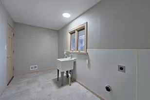 W147N8355 Manchester Dr, Menomonee Falls, WI 53051 - Photo 30