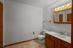 942 Oconomowoc Pkwy, Oconomowoc, WI 53066 - Photo 16