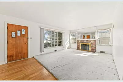 3247 N Knoll Blvd, Wauwatosa, WI 53222 - Photo 4