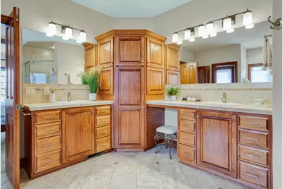 1240  Mary Hill Cir, Hartland, WI 53029 - Photo 14