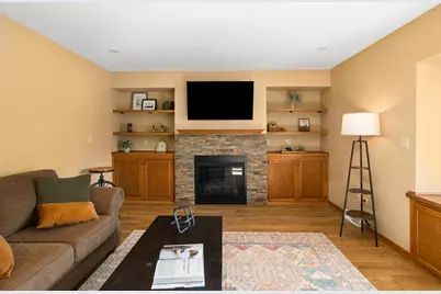 323  Porthamel Ct, Wales, WI 53183 - Photo 8