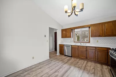 1909  Patricia Ln, Waukesha, WI 53188 - Photo 4