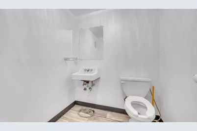 931 N 8th St, Sheboygan, WI 53081 - Photo 16