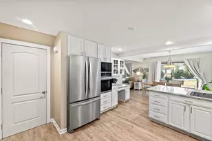 987 Lake Country Ct, Oconomowoc, WI 53066 - Photo 10