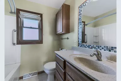 236 N 115th St, Wauwatosa, WI 53226 - Photo 8