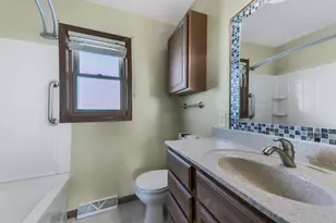 236 N 115th St, Wauwatosa, WI 53226 - Photo 8