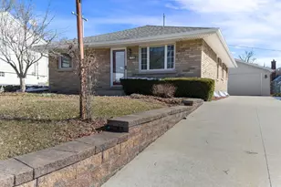 236 N 115th St, Wauwatosa, WI 53226 - Photo 2