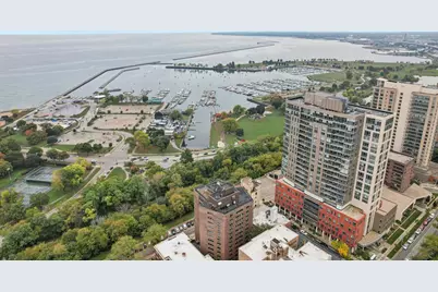 1919 N Summit Ave #1D, Milwaukee, WI 53202 - Photo 2