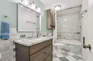 1919 N Summit Ave, Milwaukee, WI 53202 - Photo 8