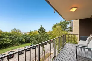 1919 N Summit Ave, Milwaukee, WI 53202 - Photo 20