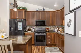 475 Coronado Cir, Onalaska, WI 54650 - Photo 8