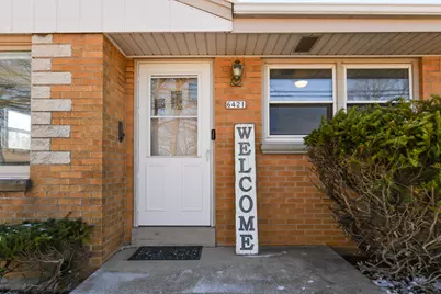 6421 W Allerton Ave, Greenfield, WI 53220 - Photo 8