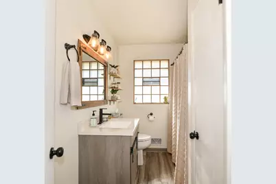 6421 W Allerton Ave, Greenfield, WI 53220 - Photo 22