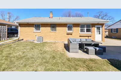 6421 W Allerton Ave, Greenfield, WI 53220 - Photo 28