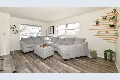 6421 W Allerton Ave, Greenfield, WI 53220 - Photo 10