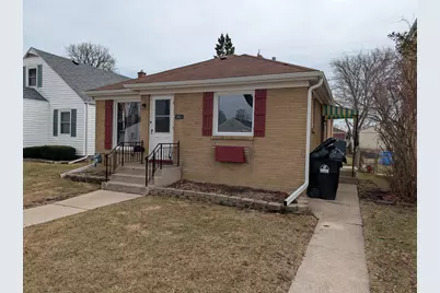 2825  Dwight St, Racine, WI 53403 - Photo 2
