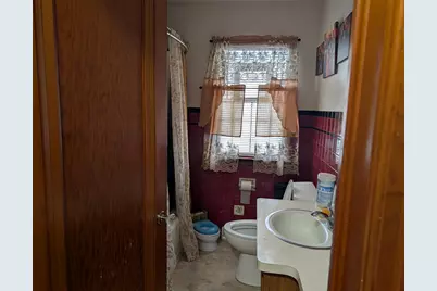 2825  Dwight St, Racine, WI 53403 - Photo 8