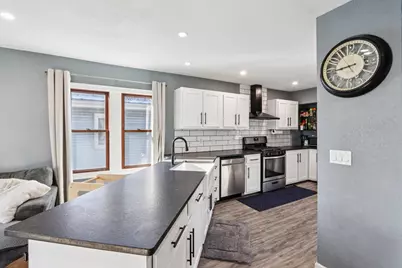 1459 S 95th St, West Allis, WI 53214 - Photo 8