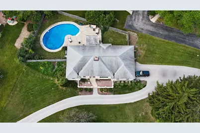 2135  Michelle Dr, Brookfield, WI 53045 - Photo 2