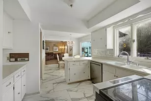 2135 Michelle Dr, Brookfield, WI 53045 - Photo 16