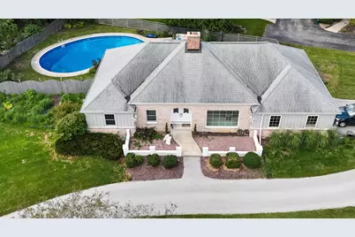 2135  Michelle Dr, Brookfield, WI 53045 - Photo 4