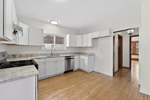 2316 E Malvern Pl, Milwaukee, WI 53207 - Photo 8
