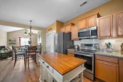 8526 S Bedford Way, Oak Creek, WI 53154 - Photo 8