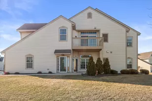 8526 S Bedford Way, Oak Creek, WI 53154 - Photo 2