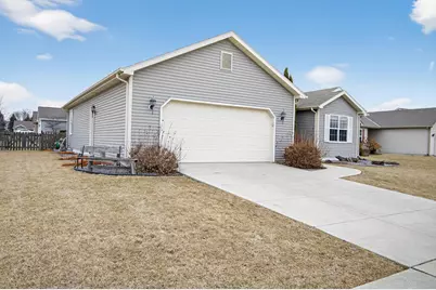9518  Jasmine Ct, Sturtevant, WI 53177 - Photo 4