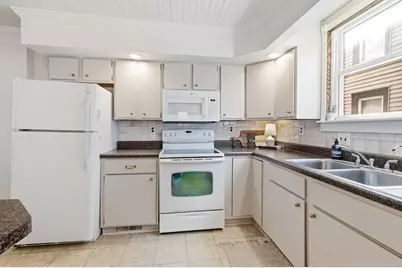 916  Arcadian Ave, Waukesha, WI 53186 - Photo 4