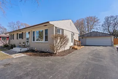 2721  Arrowhead St, Racine, WI 53402 - Photo 2