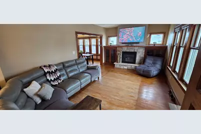 9120 S Chicago Ct, Oak Creek, WI 53154 - Photo 6