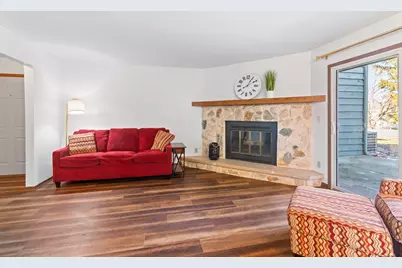 650  Dundee Ln, Hartland, WI 53029 - Photo 10
