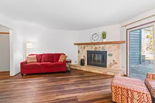 650 Dundee Ln, Hartland, WI 53029 - Photo 10