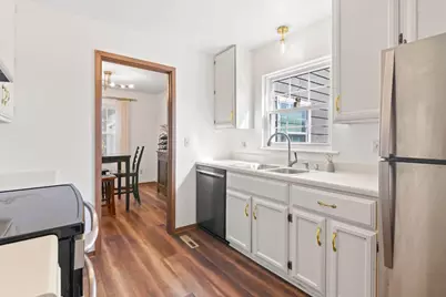 650  Dundee Ln, Hartland, WI 53029 - Photo 2