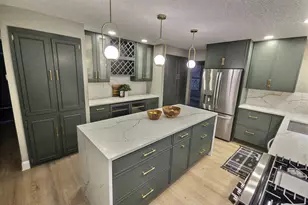 2608 W Hyacinth Ct, Mequon, WI 53092 - Photo 4