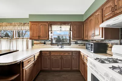W144N4952  Stone Dr, Menomonee Falls, WI 53051 - Photo 4