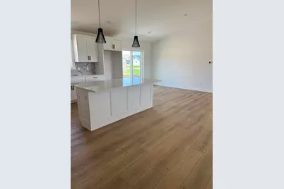 1361  Annapolis Dr, Holmen, WI 54636 - Photo 4