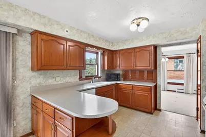 5645 S Lake Dr, Cudahy, WI 53110 - Photo 10