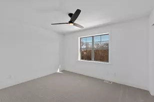 W192N5437 Red Crown Ln, Menomonee Falls, WI 53051 - Photo 12