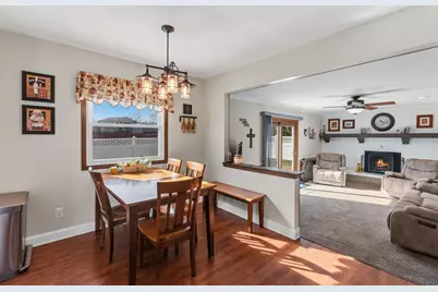 3560 S Loretta Ln, New Berlin, WI 53151 - Photo 18