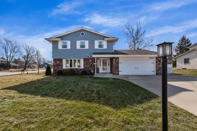 3560 S Loretta Ln, New Berlin, WI 53151 - Photo 32