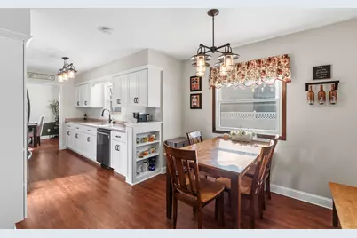 3560 S Loretta Ln, New Berlin, WI 53151 - Photo 4