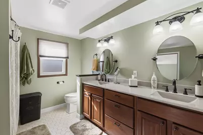 3560 S Loretta Ln, New Berlin, WI 53151 - Photo 20